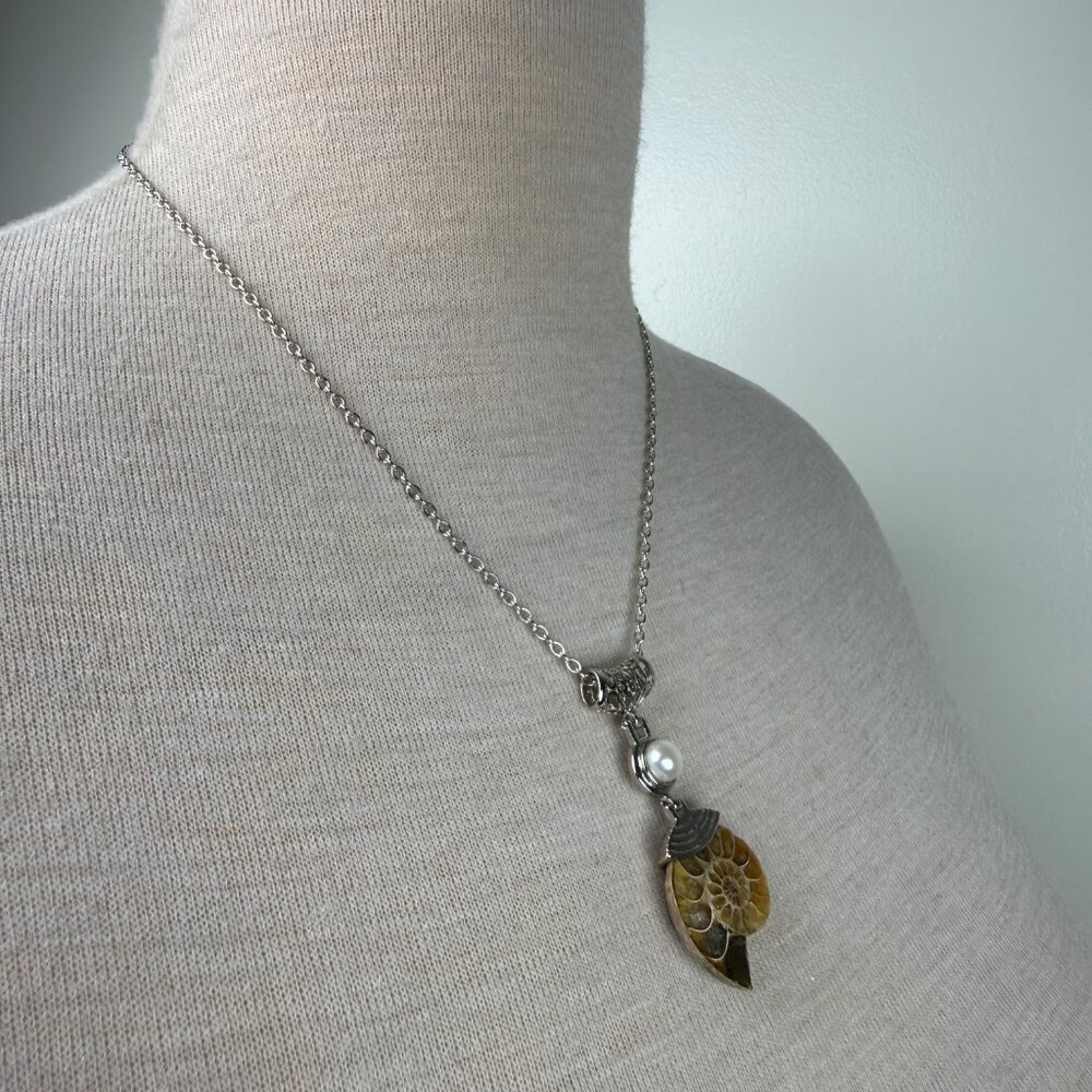 Ammonite Fossils And Real Fossil Silver Tone Pend… - image 4